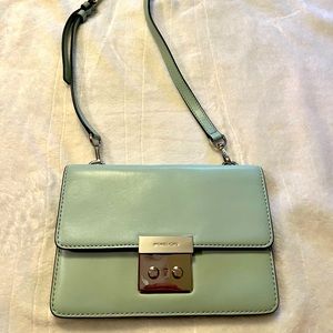 Crossbody purse. Michael Kors.